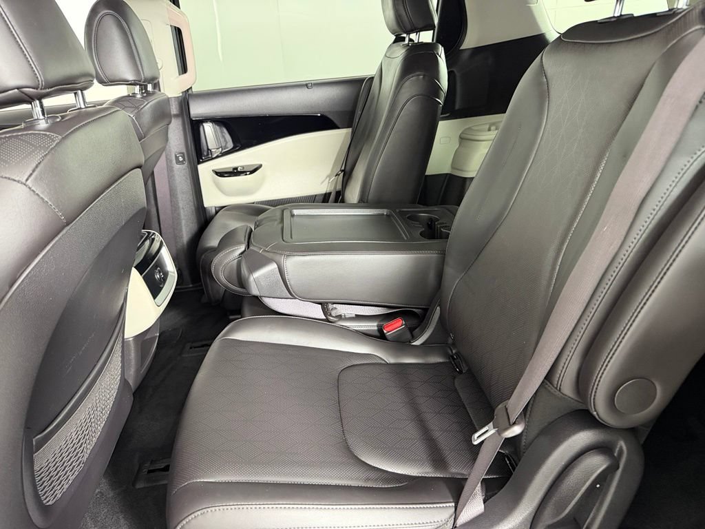 Used 2024 Kia Carnival EX FWD image 28
