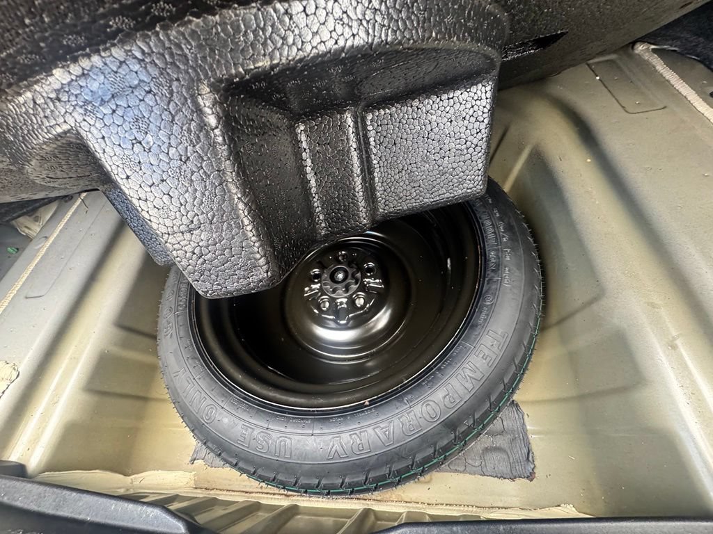 Used 2012 Toyota Camry LE FWD image 31
