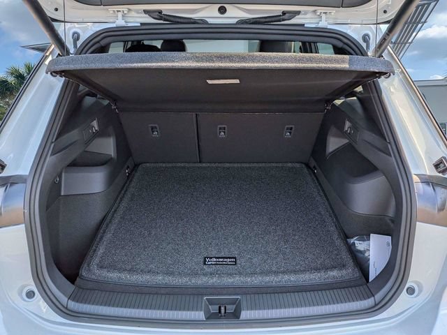 New 2026 Volkswagen Tiguan SE R-Line FWD image 13