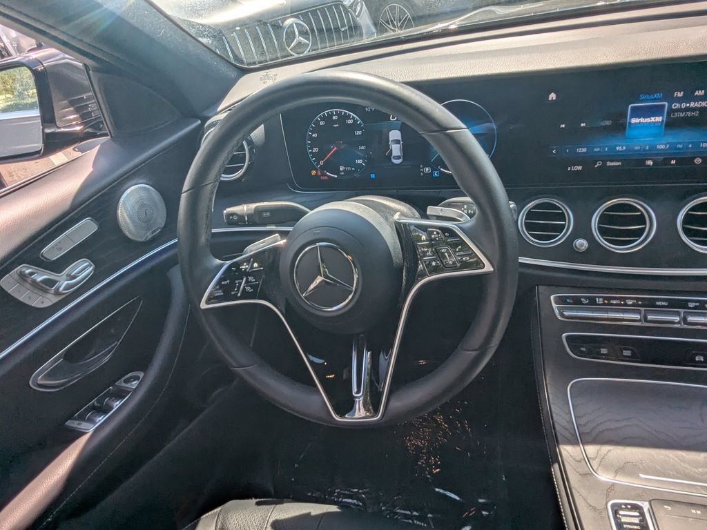 Used 2023 Mercedes-Benz E 350 4MATIC Sedan image 3