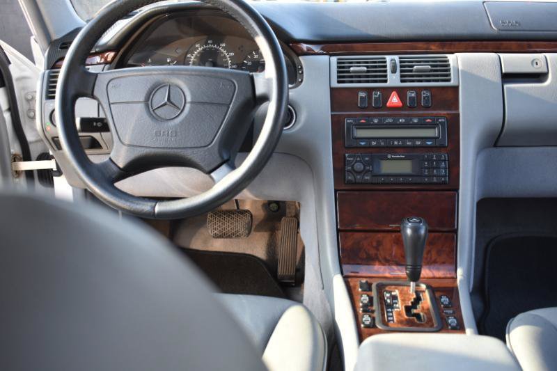 Used 1999 Mercedes-Benz E 320 Sedan image 13