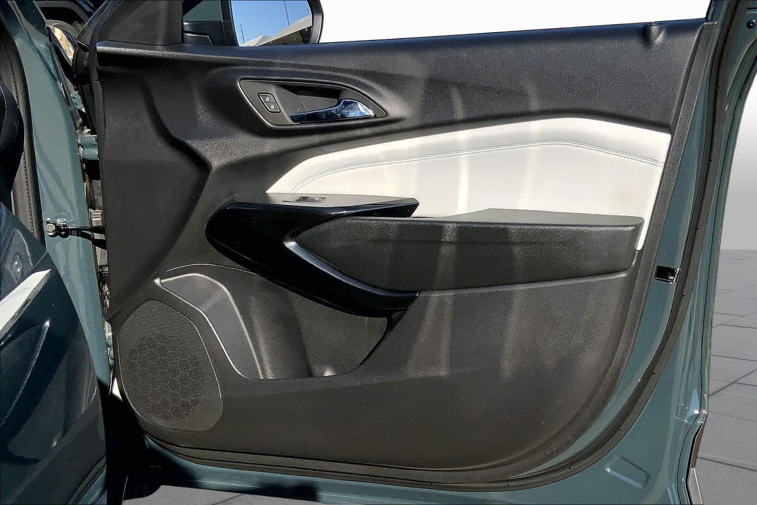 Used 2026 Chevrolet Trax LT w/ Sunroof Package FWD image 20