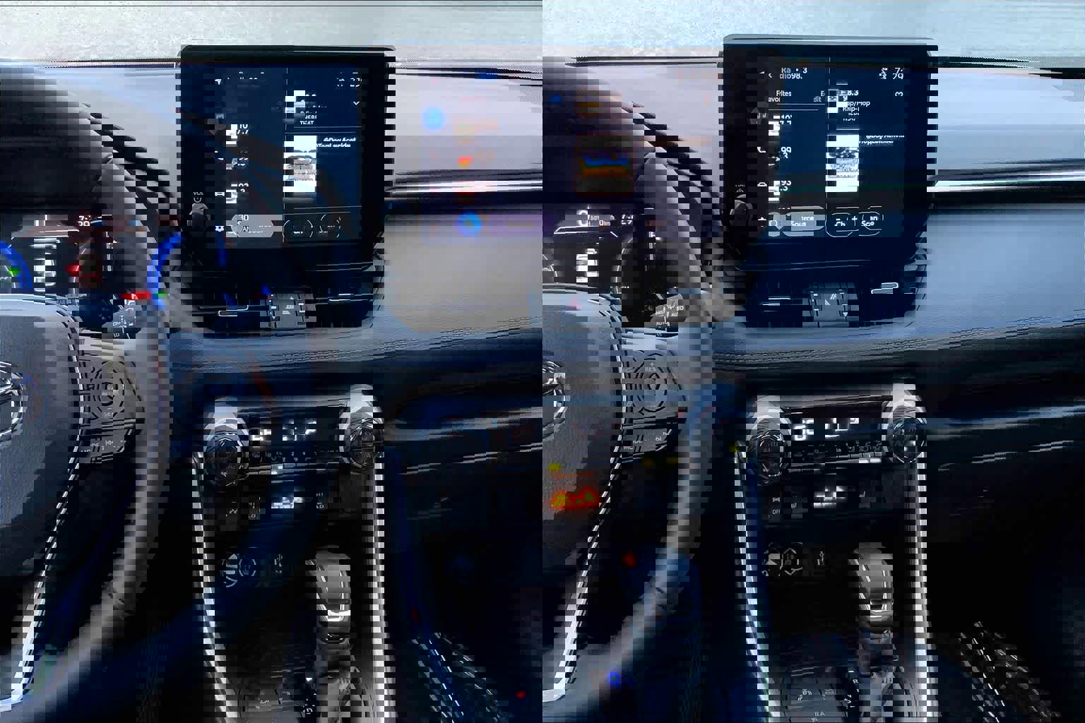 Used 2025 Toyota RAV4 XSE w/ Weather Package image 7