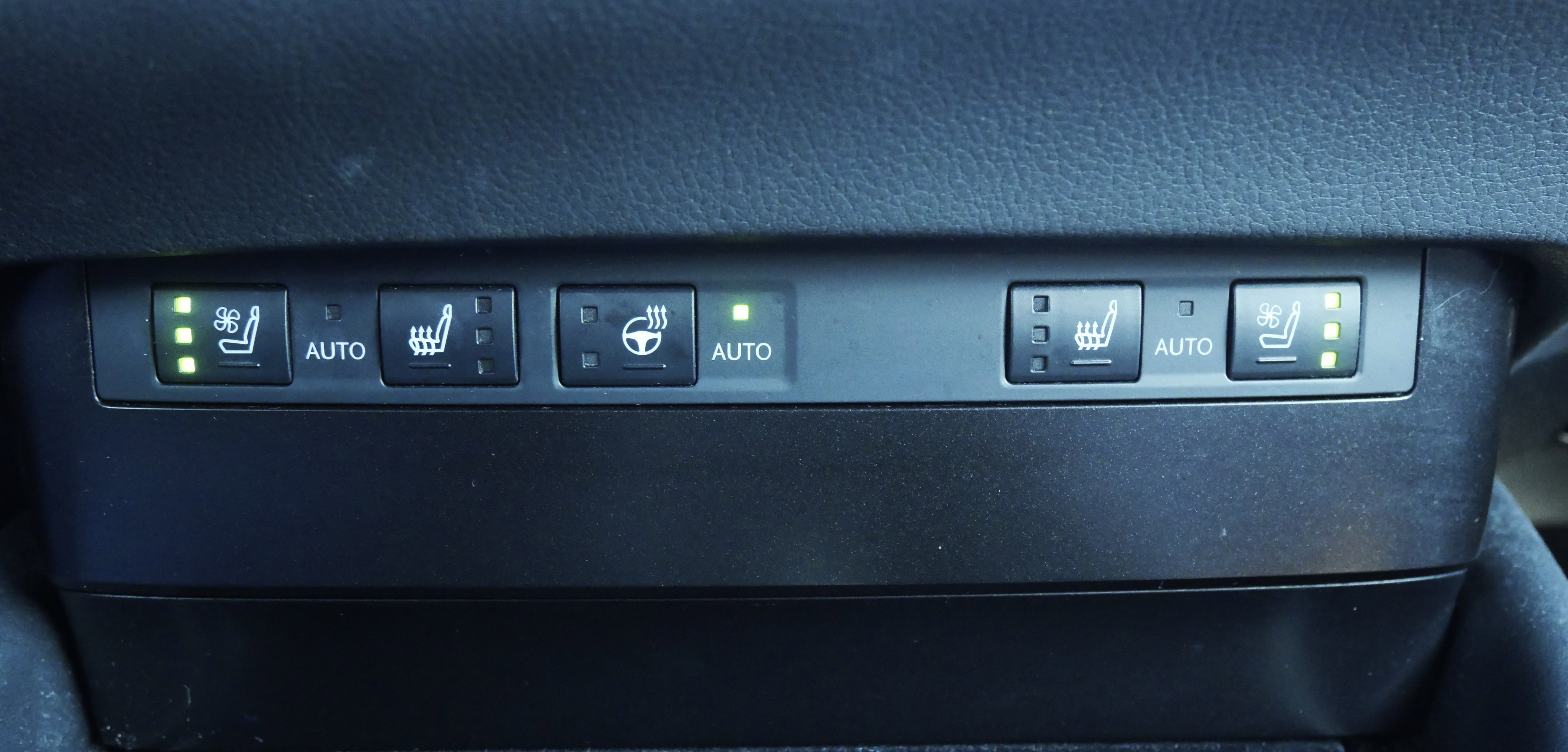 Used 2024 Lexus ES 350 w/ Premium Package image 16