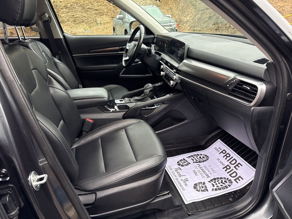 Used 2024 Kia Telluride S image 11
