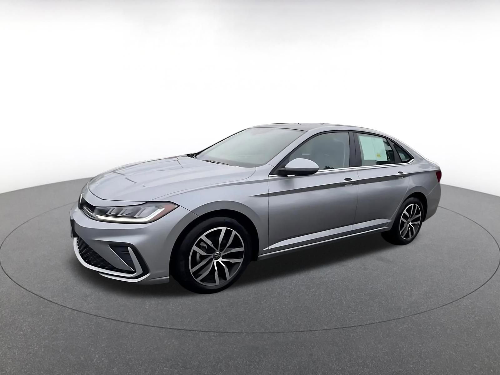 Used 2025 Volkswagen Jetta SE image 8