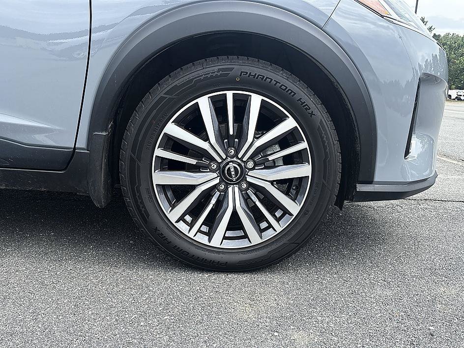 Certified 2024 Nissan Kicks SV FWD image 11