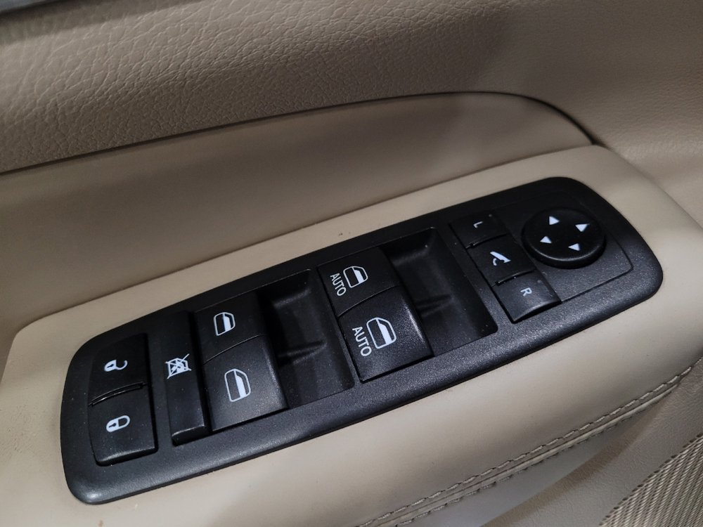 Used 2021 Jeep Grand Cherokee Overland AWD/4WD image 27