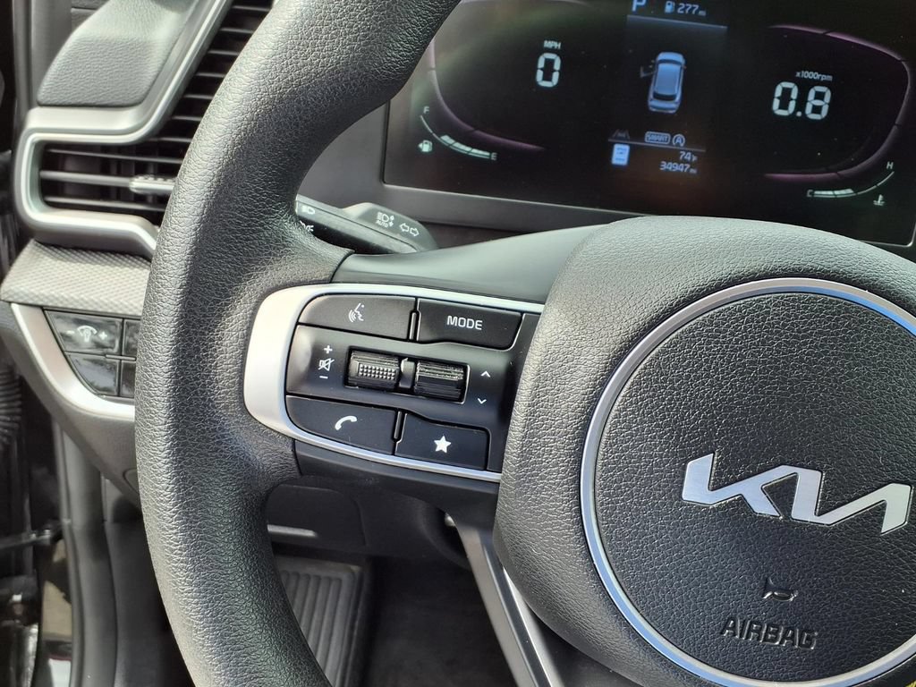 Used 2025 Kia Sportage LX FWD image 17
