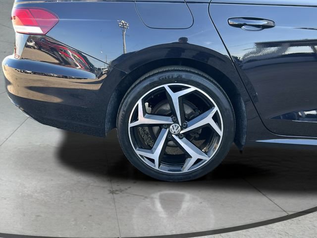 Used 2022 Volkswagen Passat 2.0T R-Line image 29