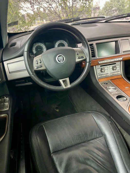 Used 2009 Jaguar XF Luxury RWD image 10