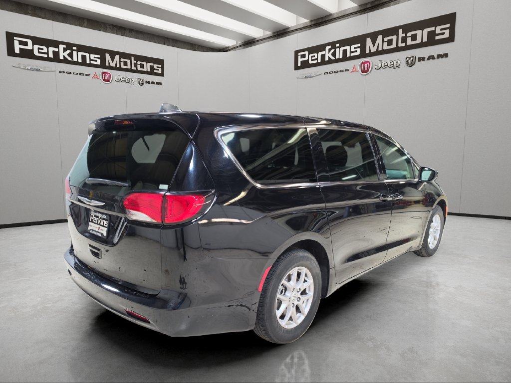 Used 2024 Chrysler Voyager LX FWD image 5
