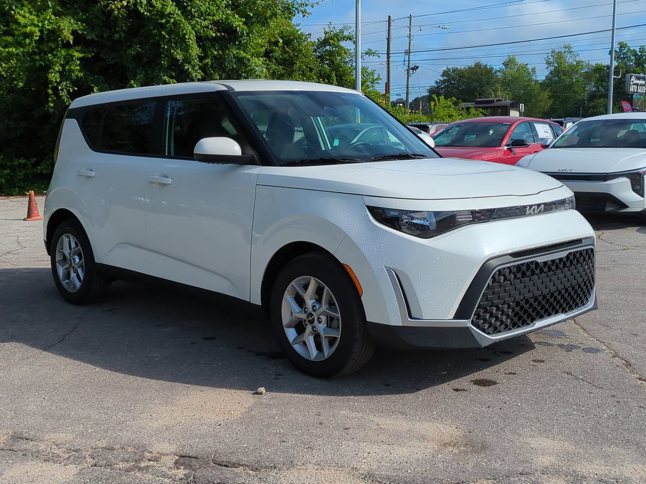 Certified 2025 Kia Soul LX w/ LX Technology Package FWD image 3