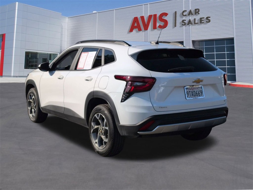 Used 2025 Chevrolet Trax LT w/ LT Convenience Package image 9