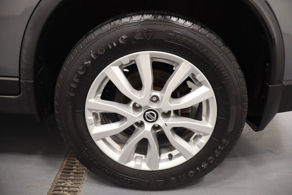 Used 2018 Nissan Rogue SV image 25