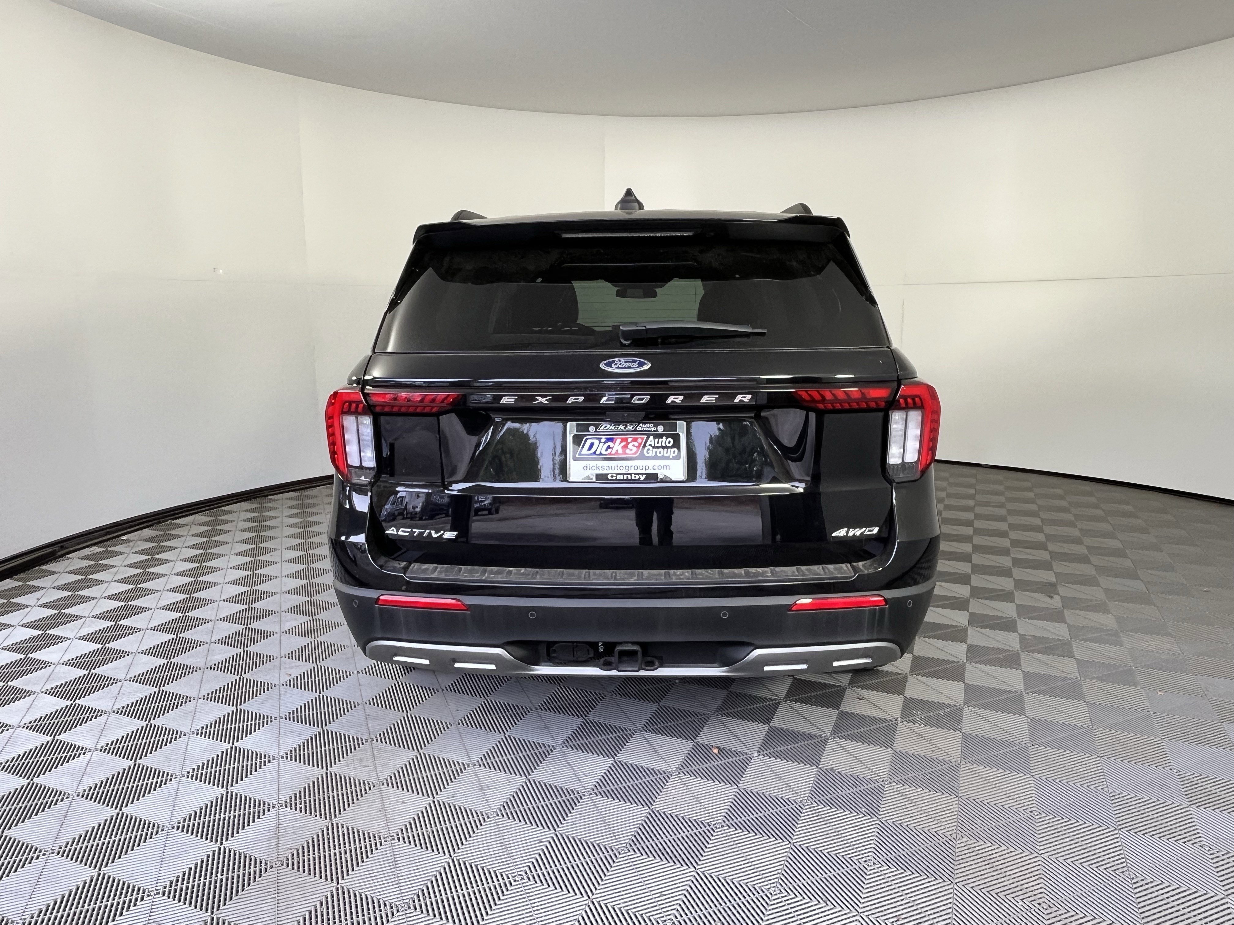 Used 2025 Ford Explorer Active w/ Active Comfort Package image 4