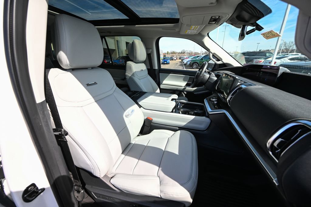 New 2026 Ford Expedition Platinum w/ Driver's Package image 24