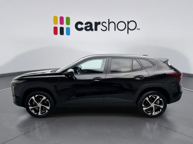 Used 2025 Chevrolet Trax RS image 2