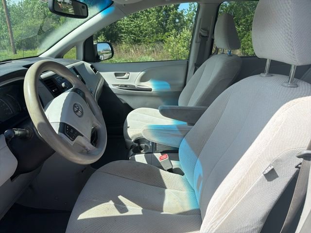 Used 2012 Toyota Sienna LE image 9