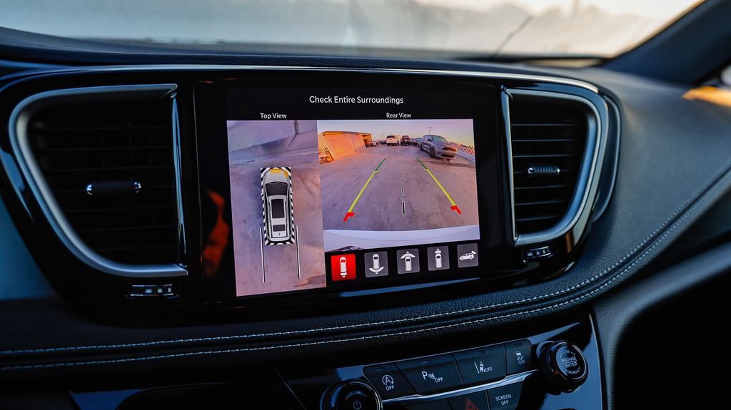 New 2027 Chrysler Pacifica Select FWD image 29