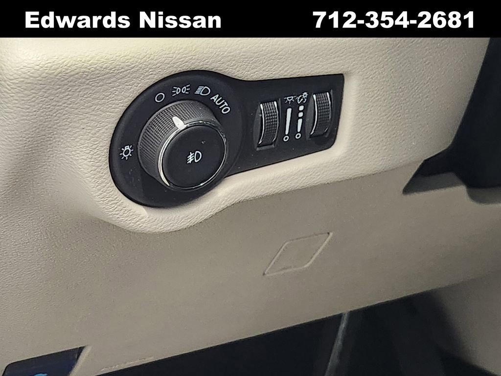 Used 2024 Chrysler Pacifica Touring-L image 26