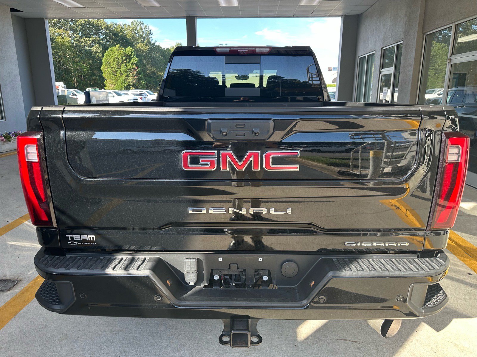 Used 2024 GMC Sierra 2500 Denali w/ Denali Reserve Package AWD/4WD image 12