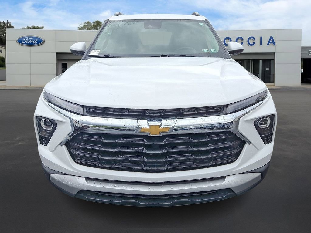 Used 2024 Chevrolet TrailBlazer LT w/ LT Cold Weather Package AWD/4WD image 2