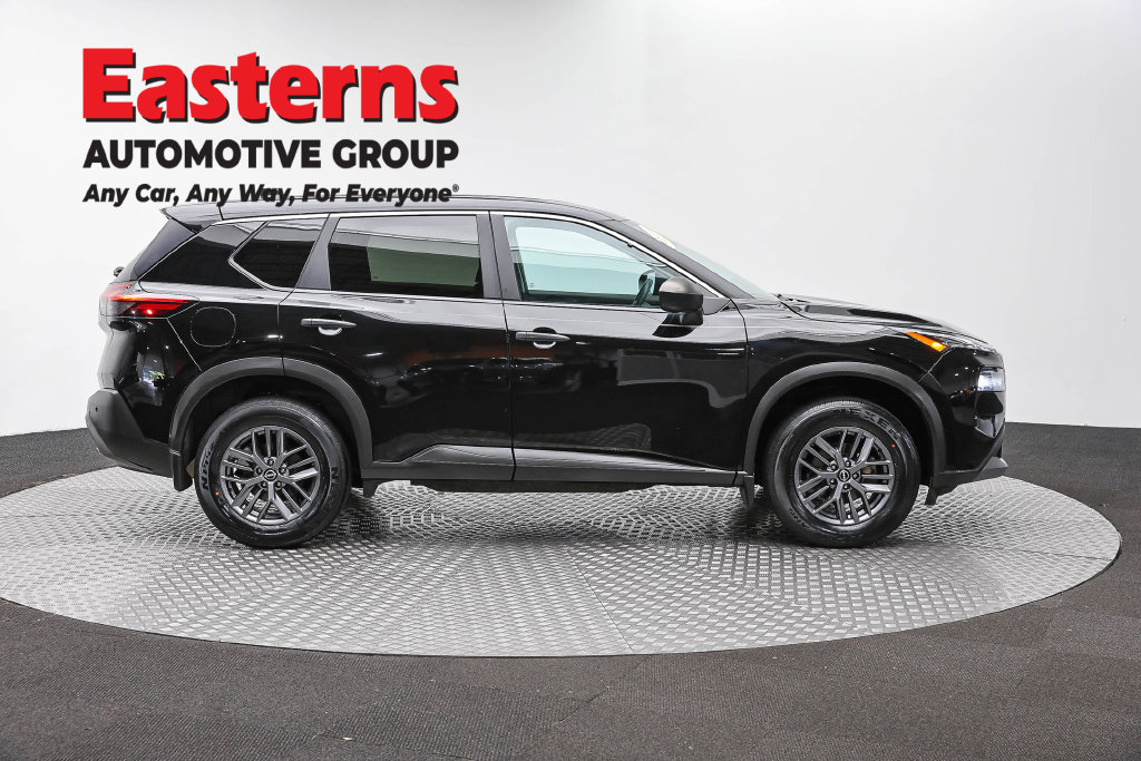 Used 2023 Nissan Rogue S AWD/4WD image 5