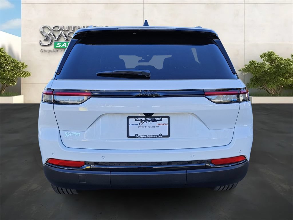 New 2025 Jeep Grand Cherokee Altitude RWD image 4