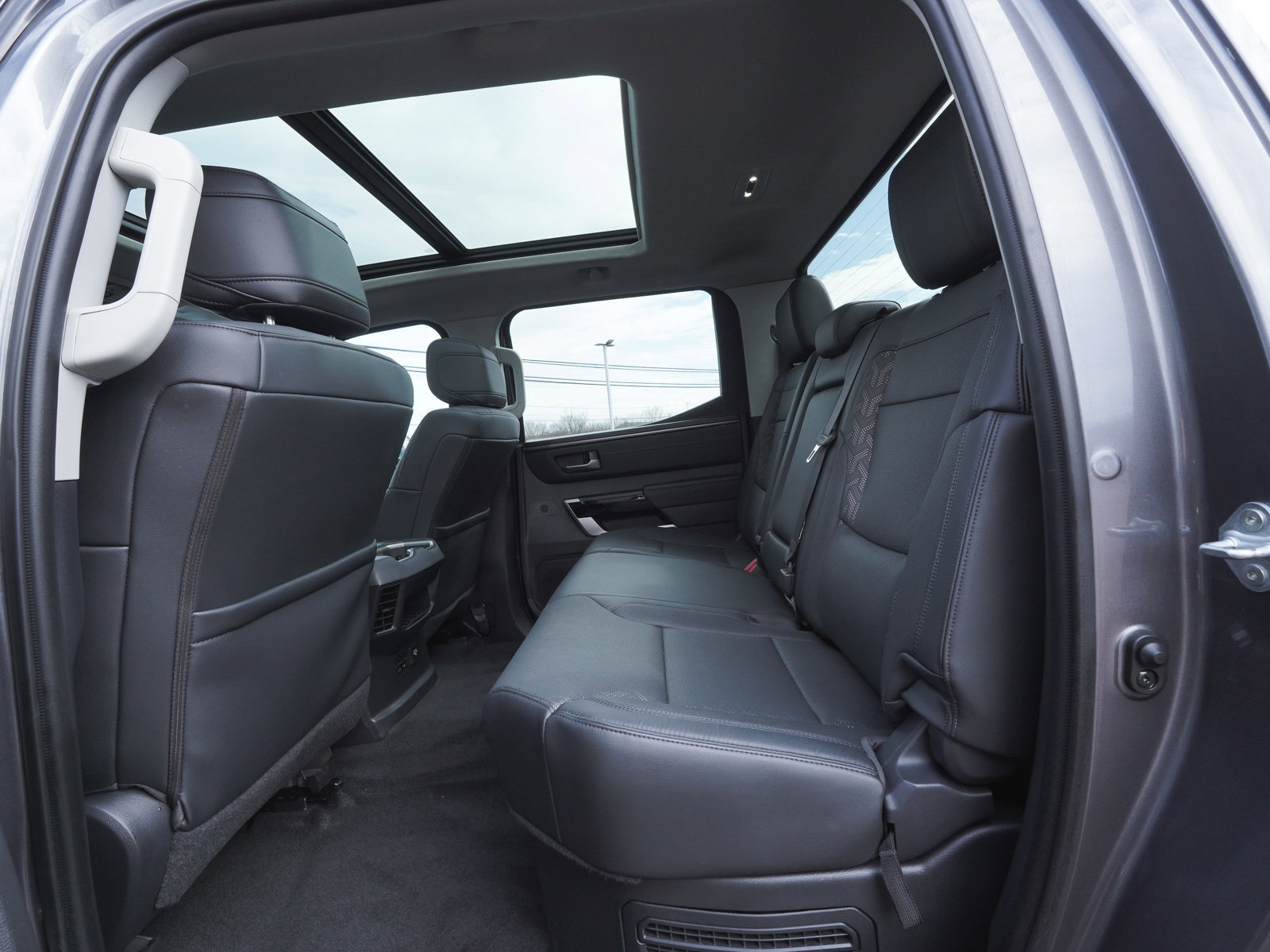 Used 2024 Toyota Tundra Limited AWD/4WD image 36
