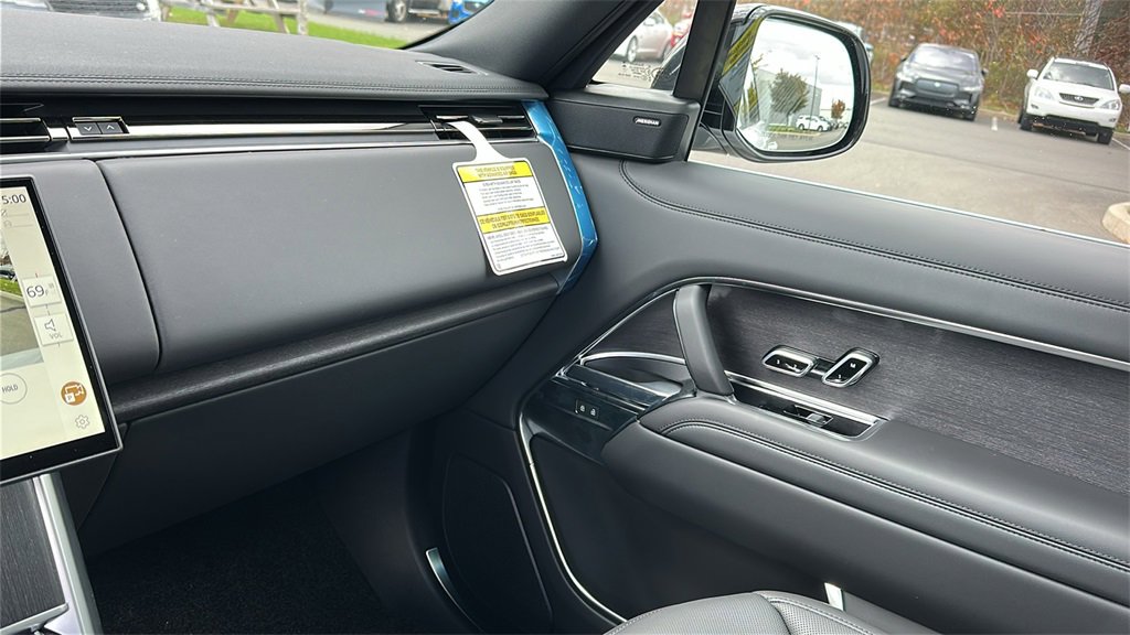 New 2025 Land Rover Range Rover SE image 17