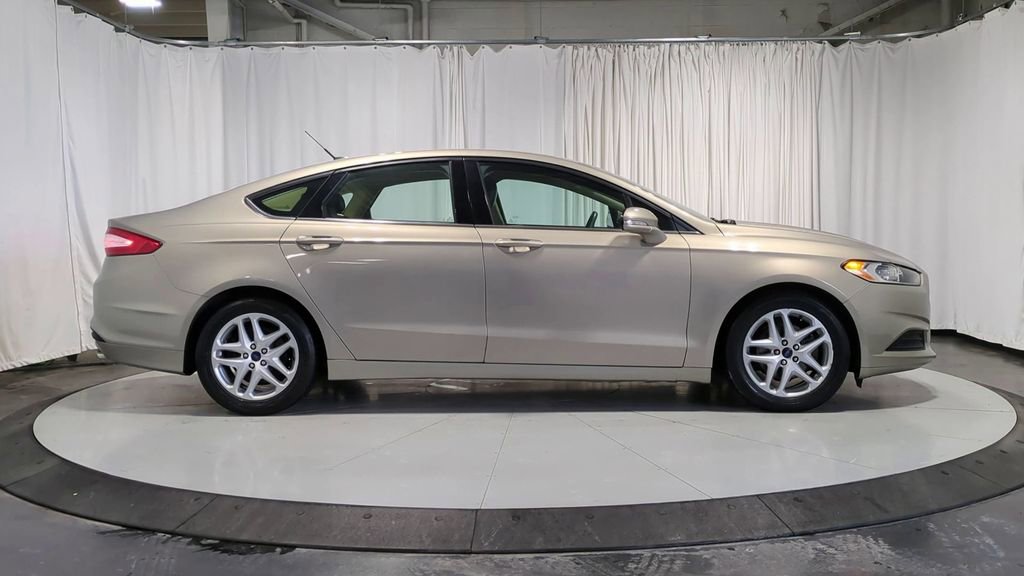 Used 2015 Ford Fusion SE image 11