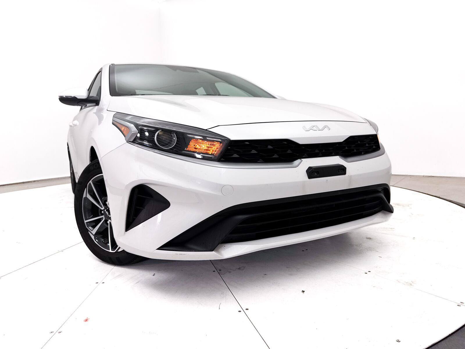 Used 2022 Kia Forte LXS w/ LXS Technology Package FWD image 5