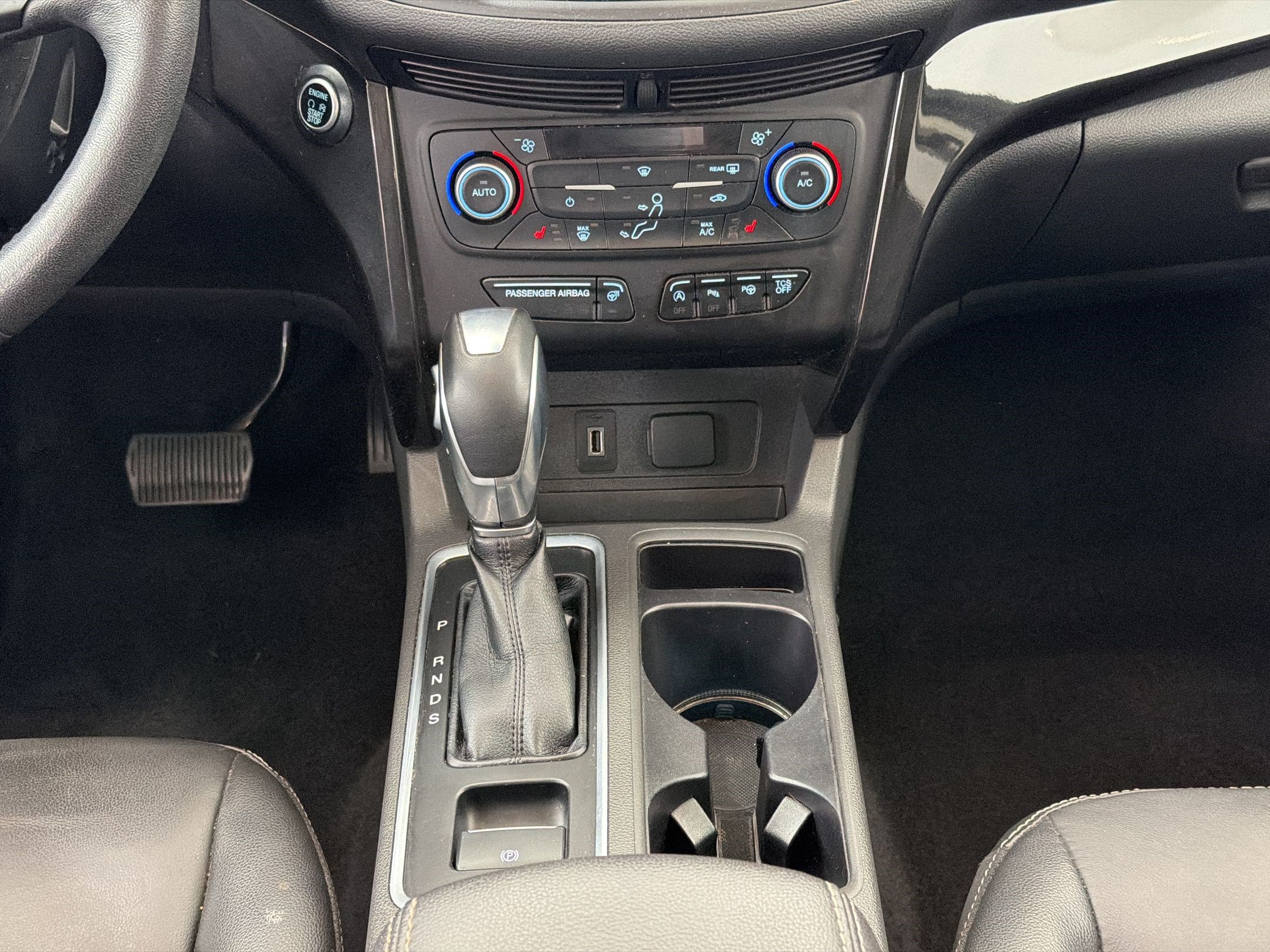 Used 2018 Ford Escape Titanium w/ Ford Safe & Smart Package FWD image 19