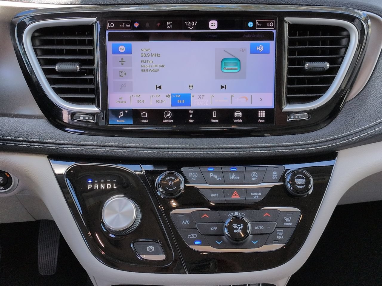Used 2021 Chrysler Pacifica Touring-L w/ Premium & Safety Sphere Group FWD image 18
