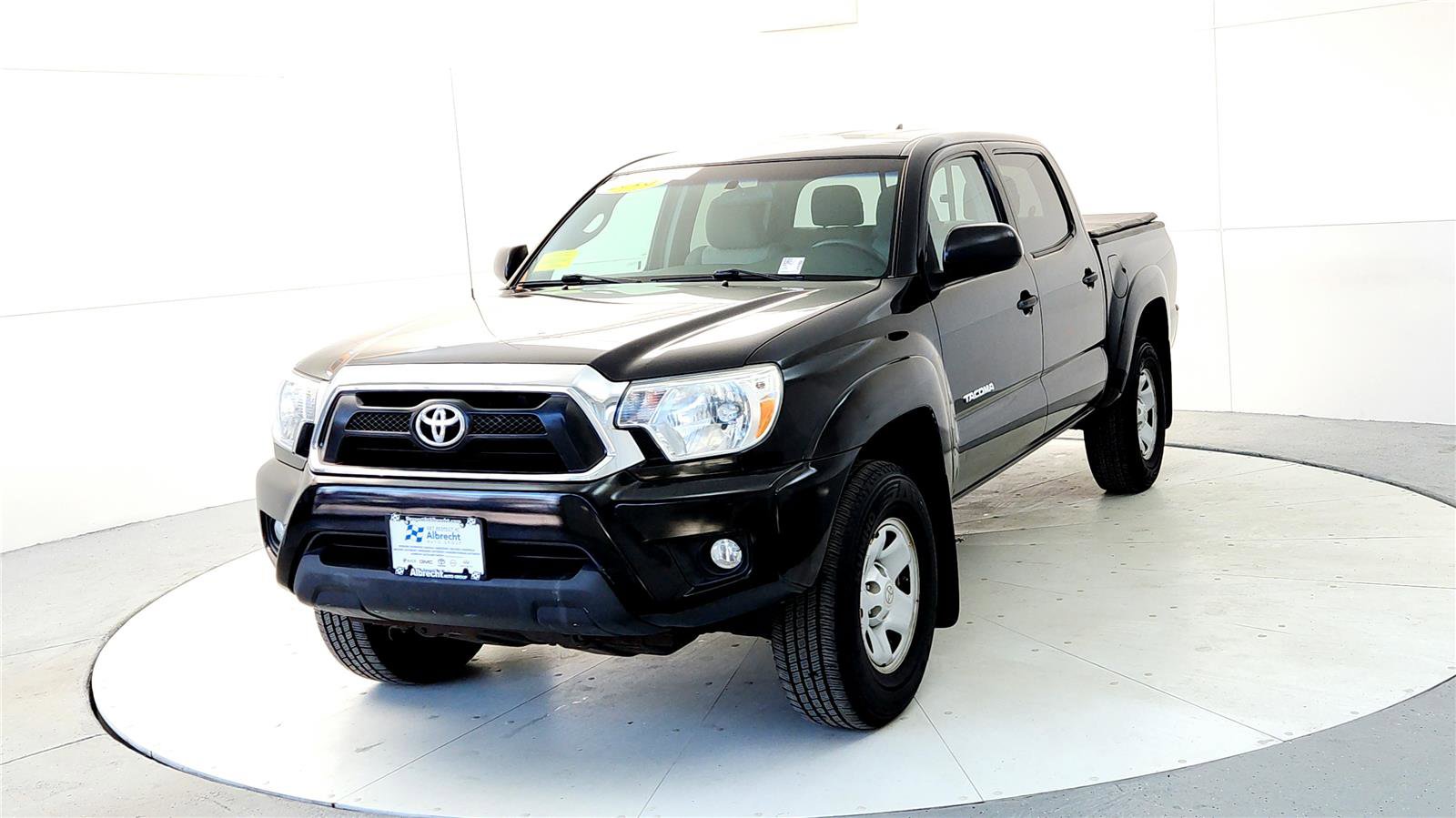 Used 2015 Toyota Tacoma 4x4 Double Cab image 2