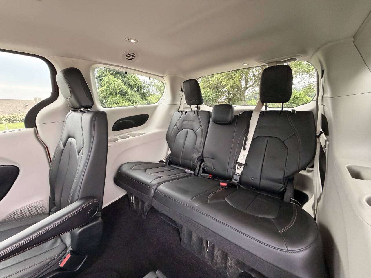 Used 2018 Chrysler Pacifica Touring-L FWD image 24