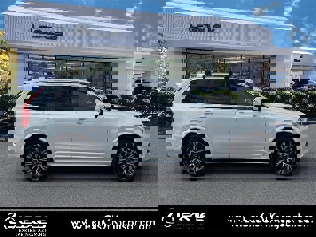 Used 2021 Volvo XC90 T5 Momentum w/ Climate Package image 6