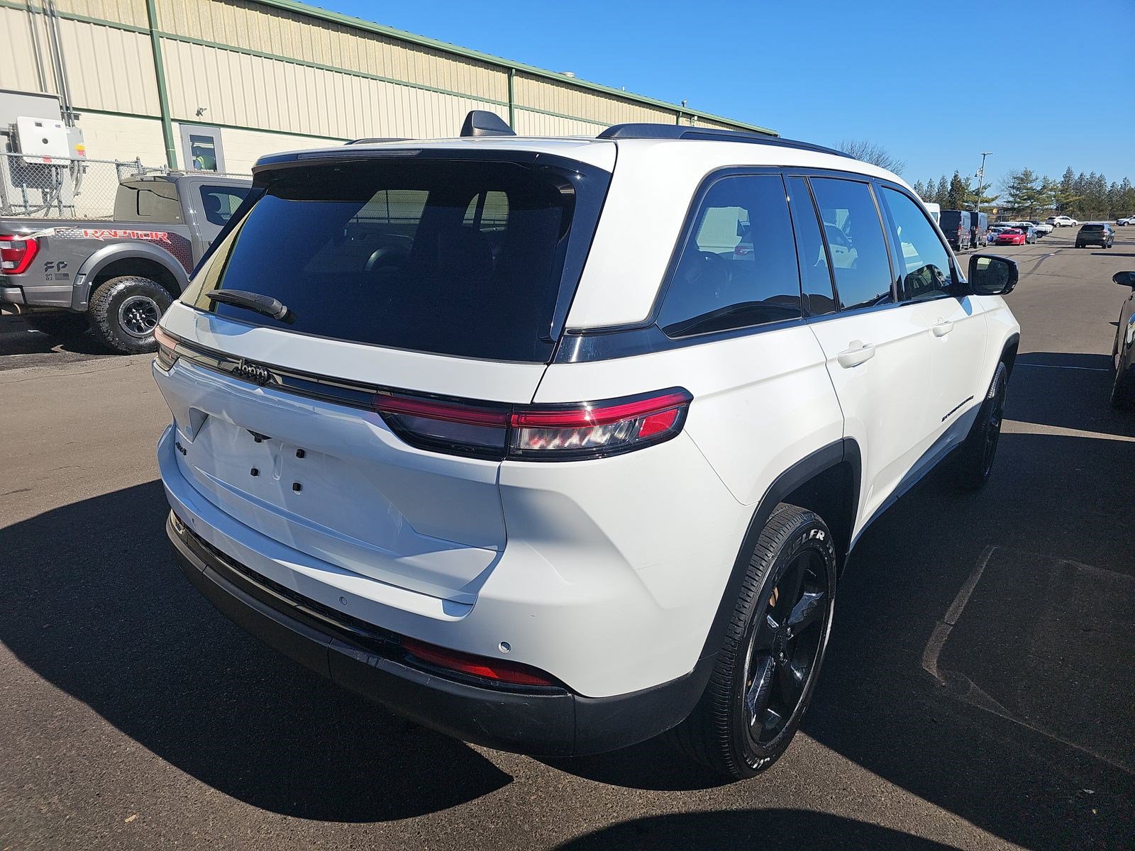 Used 2023 Jeep Grand Cherokee Altitude image 5