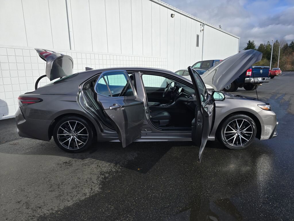 Used 2024 Toyota Camry SE image 17