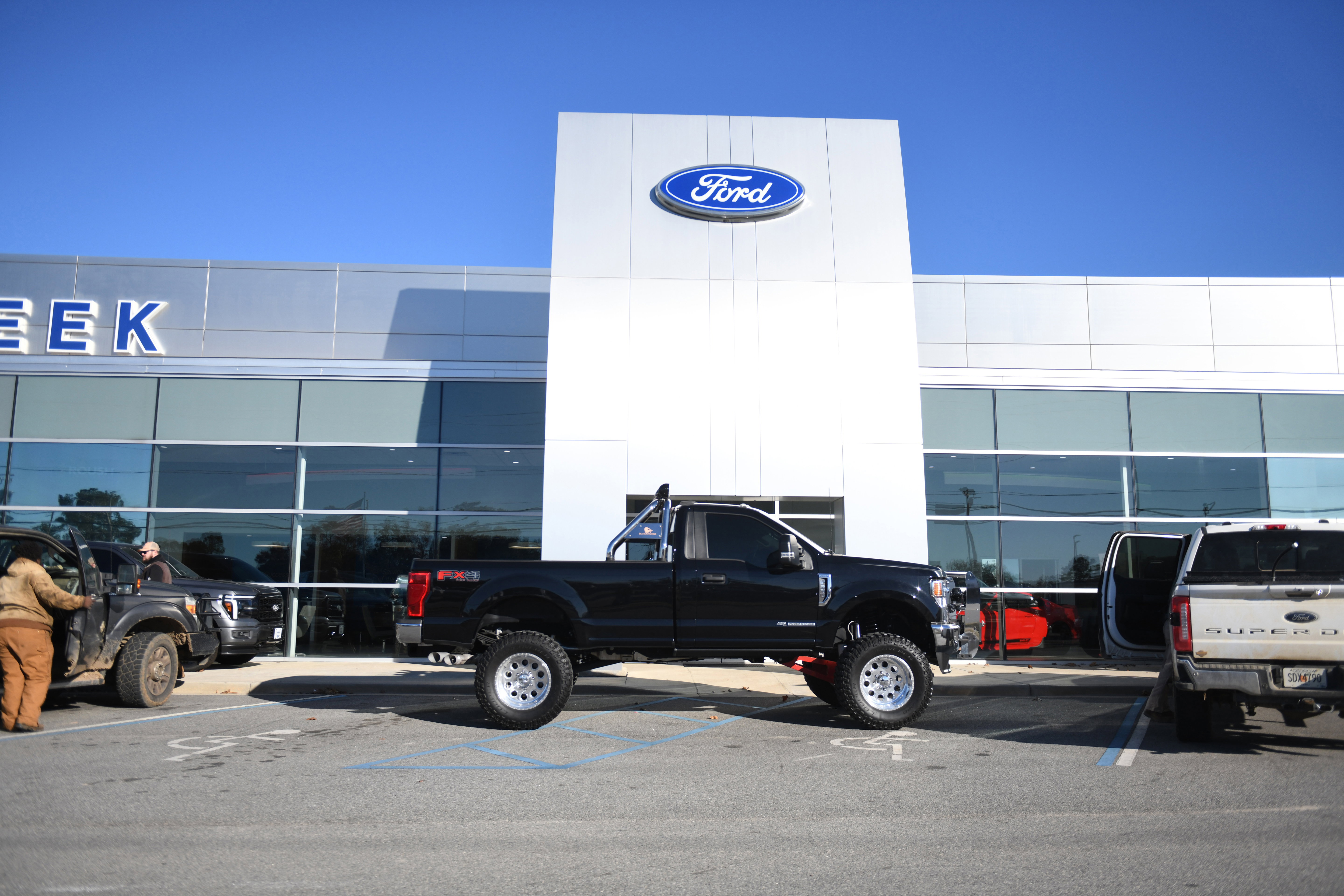 Used 2022 Ford F350 XLT w/ XLT Value Package image 2