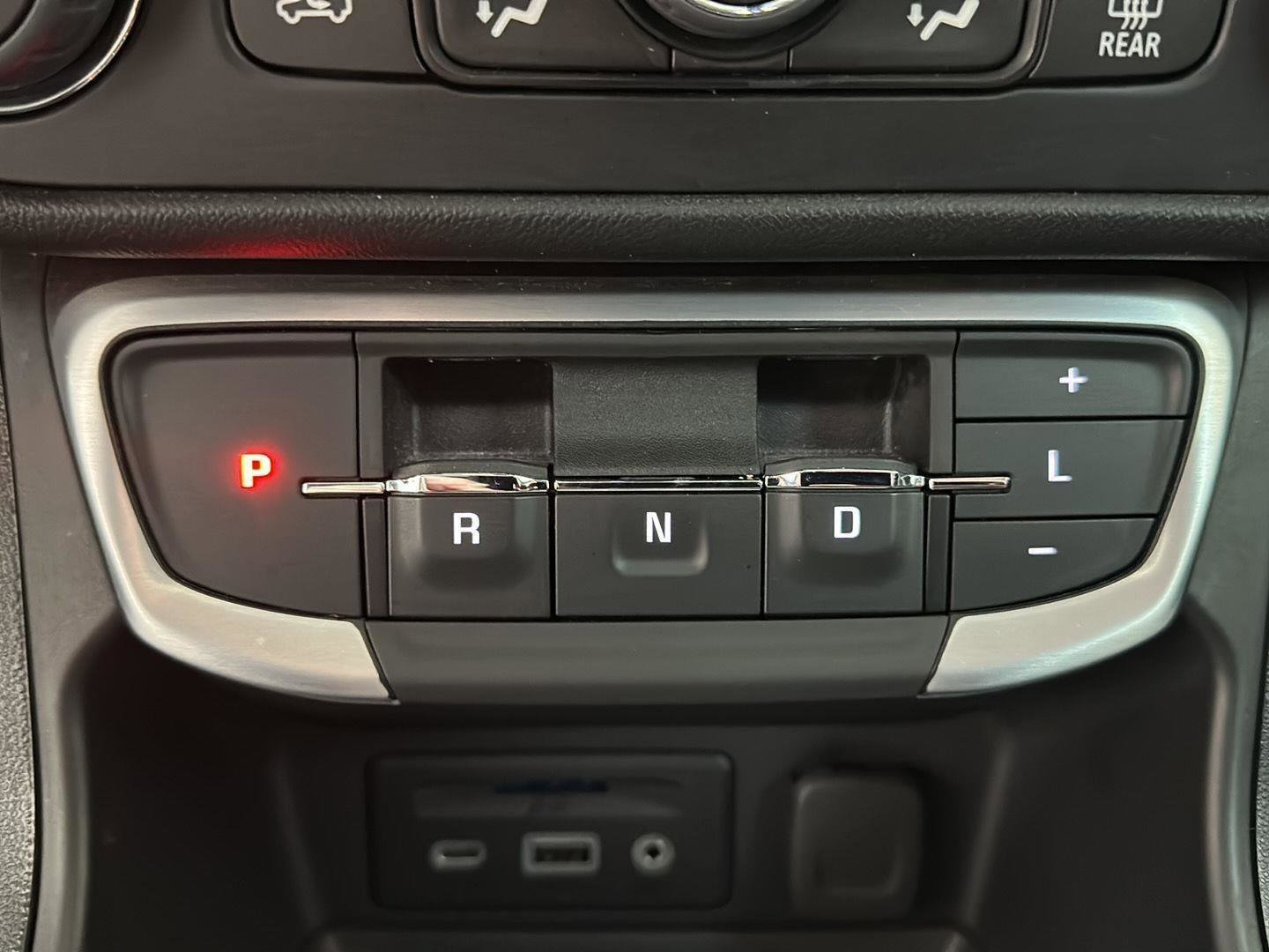 Used 2024 GMC Terrain SLT image 14