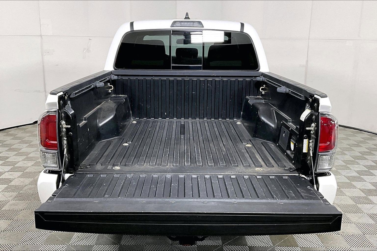 Used 2020 Toyota Tacoma TRD Sport image 36