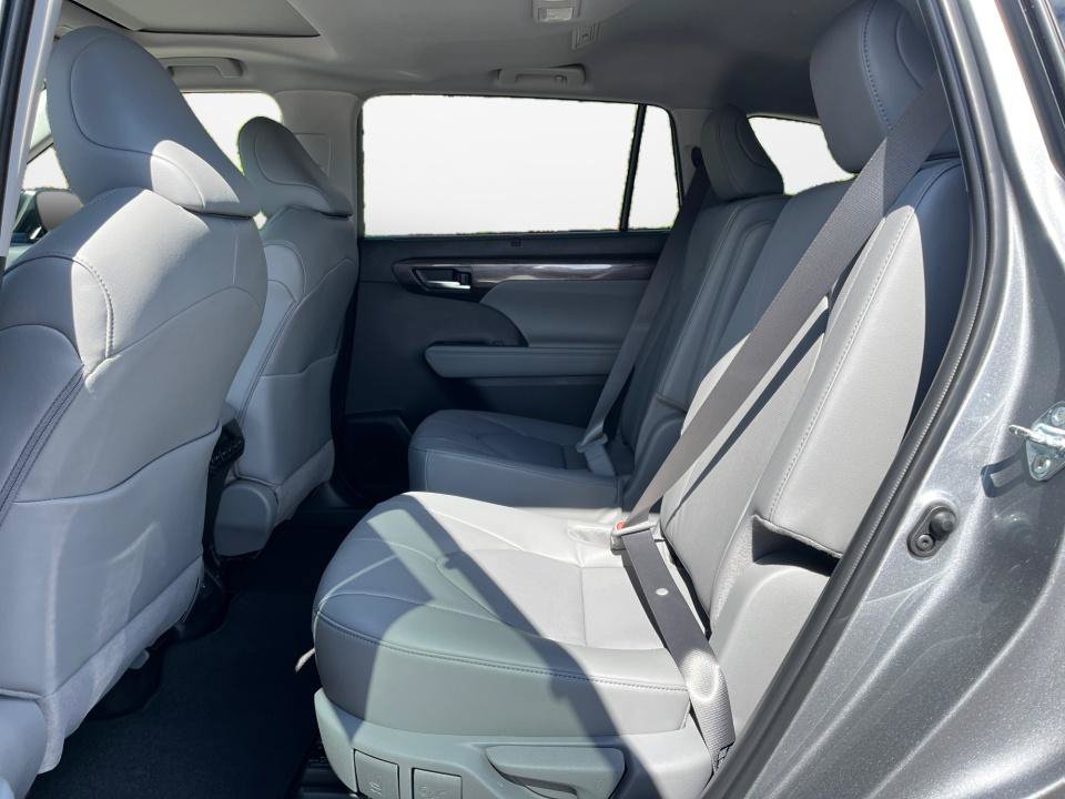 New 2026 Toyota Highlander Limited AWD/4WD image 14