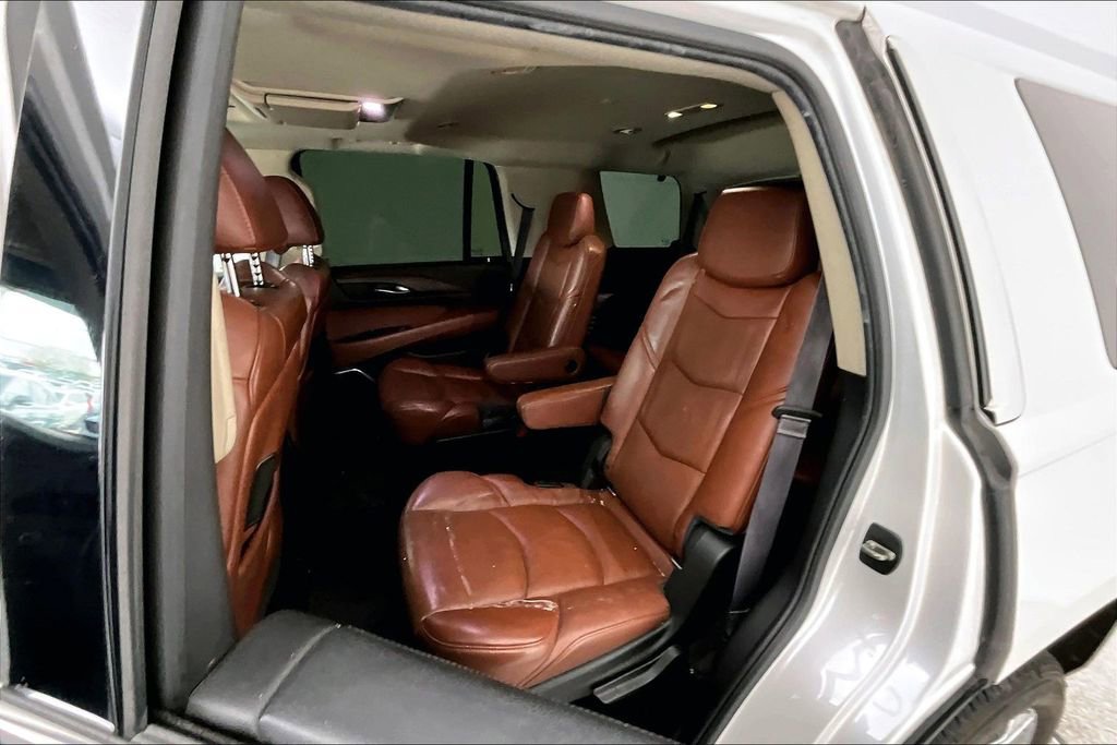 Used 2016 Cadillac Escalade Premium image 34