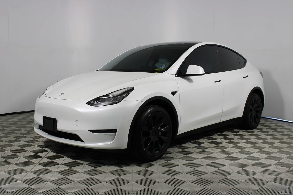Used 2022 Tesla Model Y Long Range AWD/4WD image 3