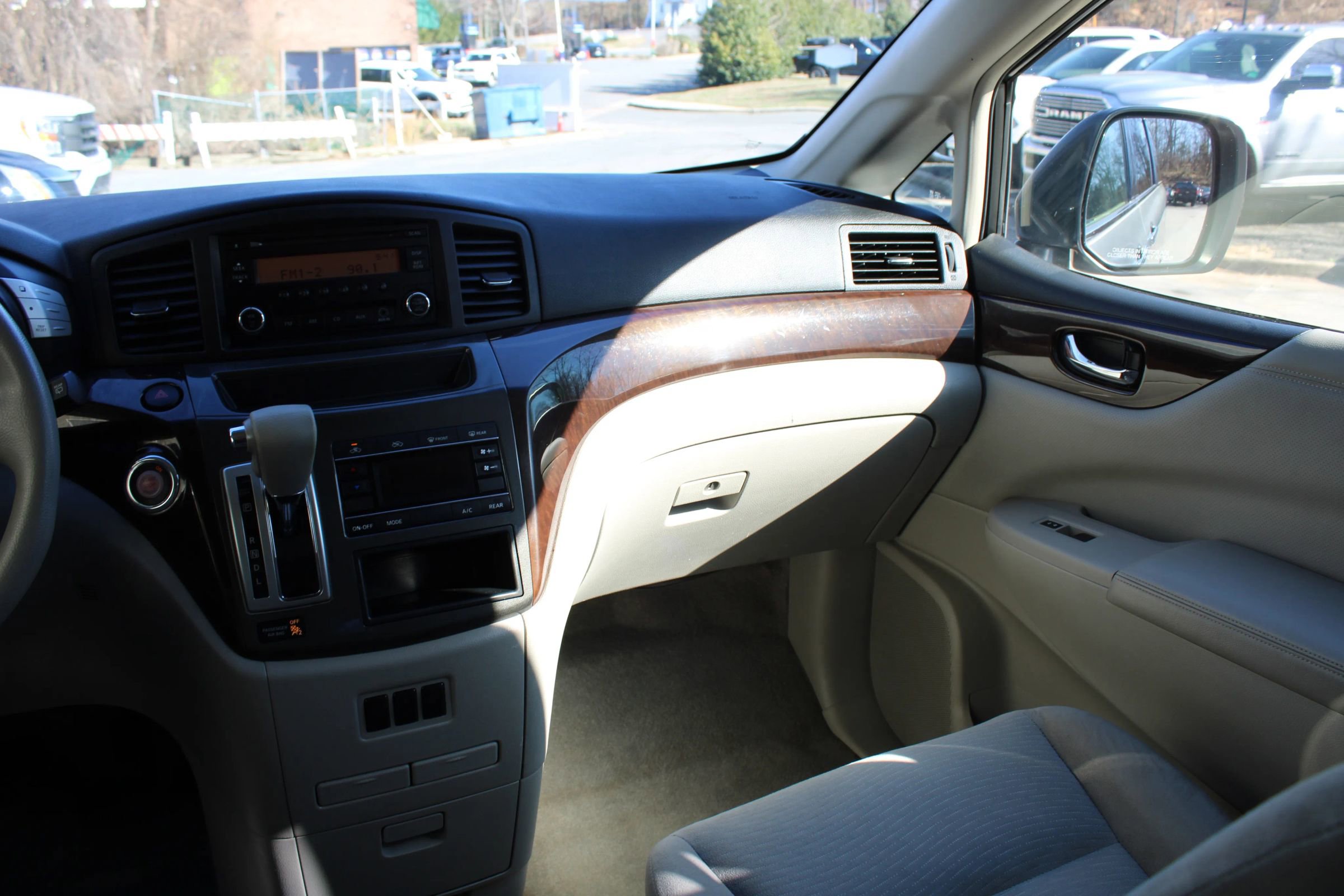 Used 2015 Nissan Quest S image 16