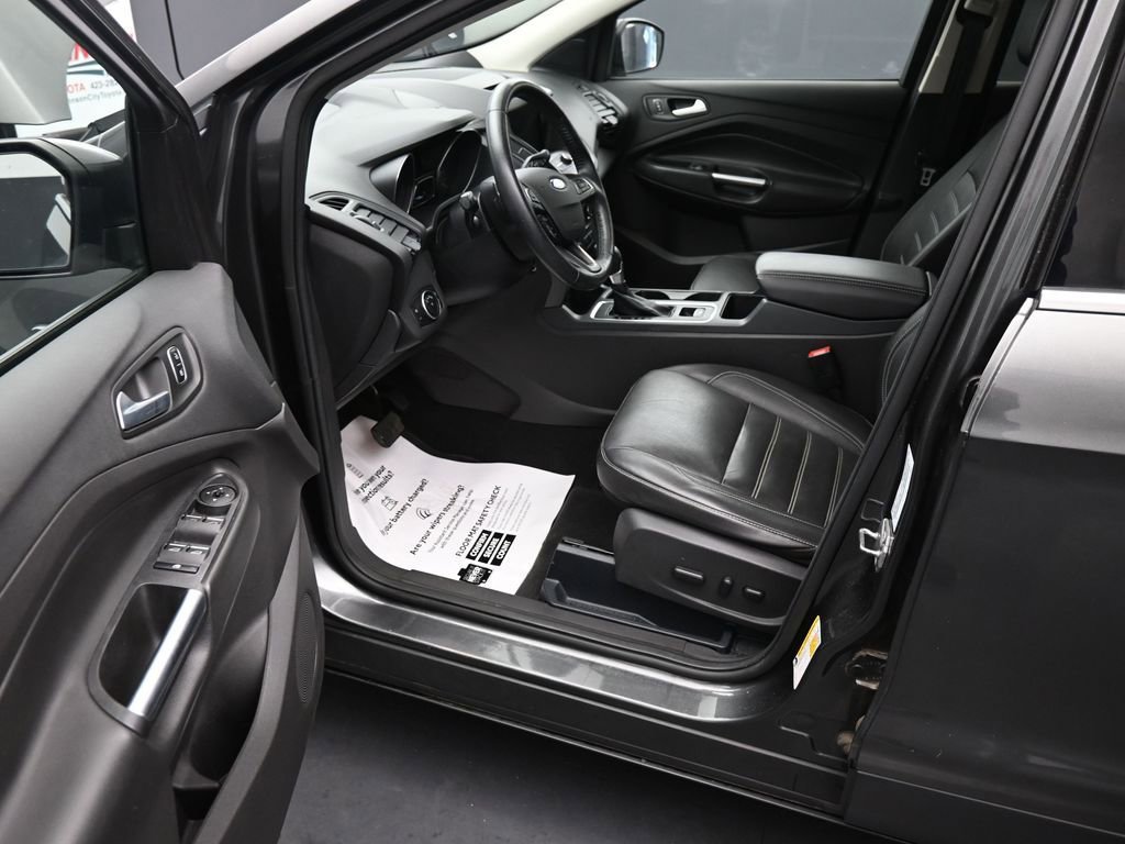 Used 2017 Ford Escape SE w/ SE Leather Comfort Package image 15