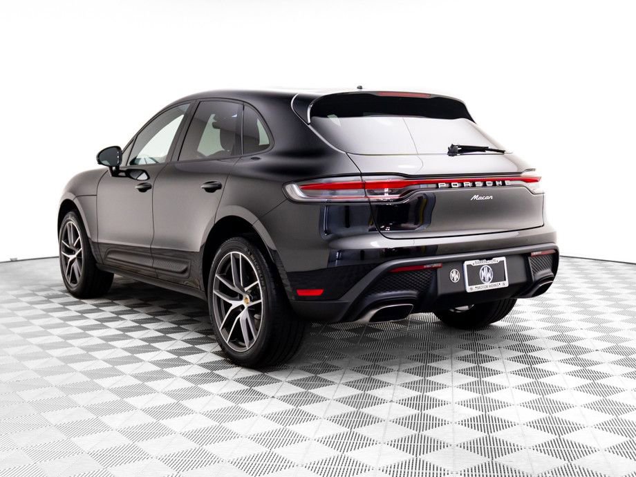 Certified 2025 Porsche Macan image 3