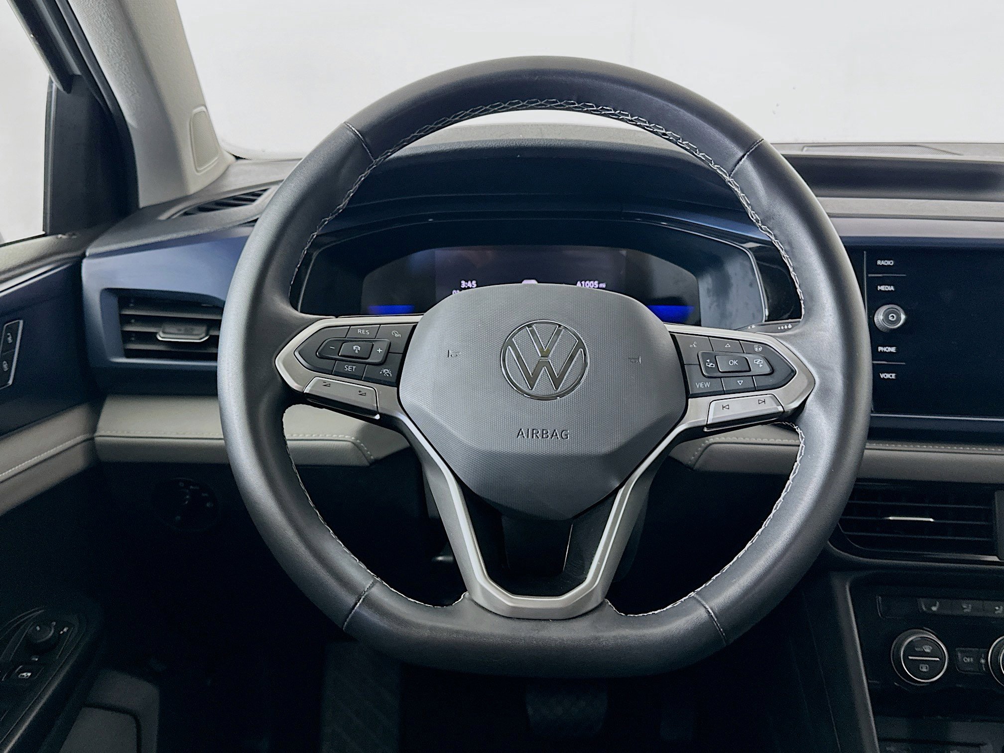 Used 2024 Volkswagen Taos SE image 18